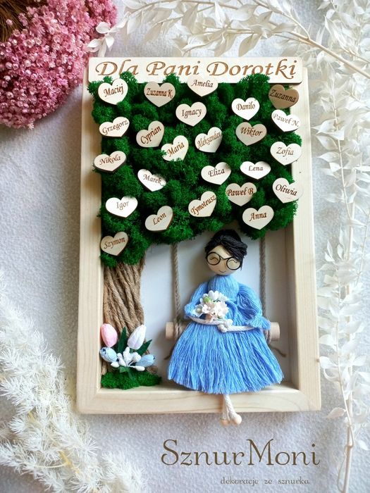 Prezent na dzień nauczyciela, ramka z chrobotkiem i imionami, makrama