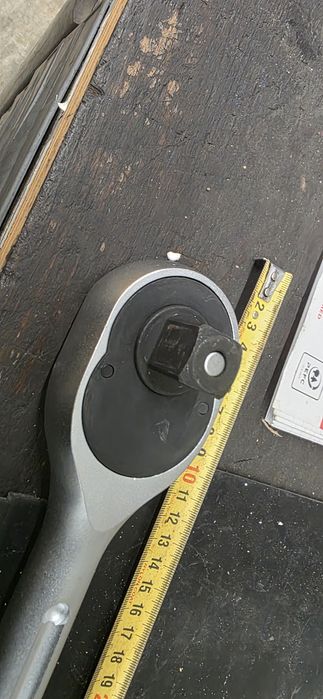 Duży bardzo solidny teleskopowy klucz z grzechotka