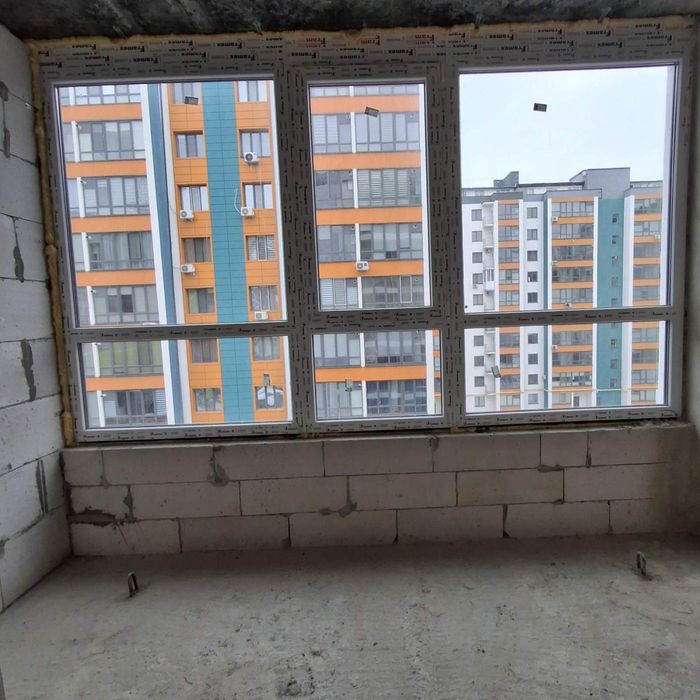 Продаж / Квартира / середній поверх