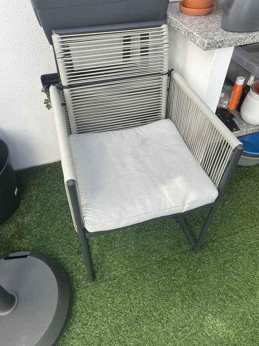 mesa e 4 cadeiras jardim