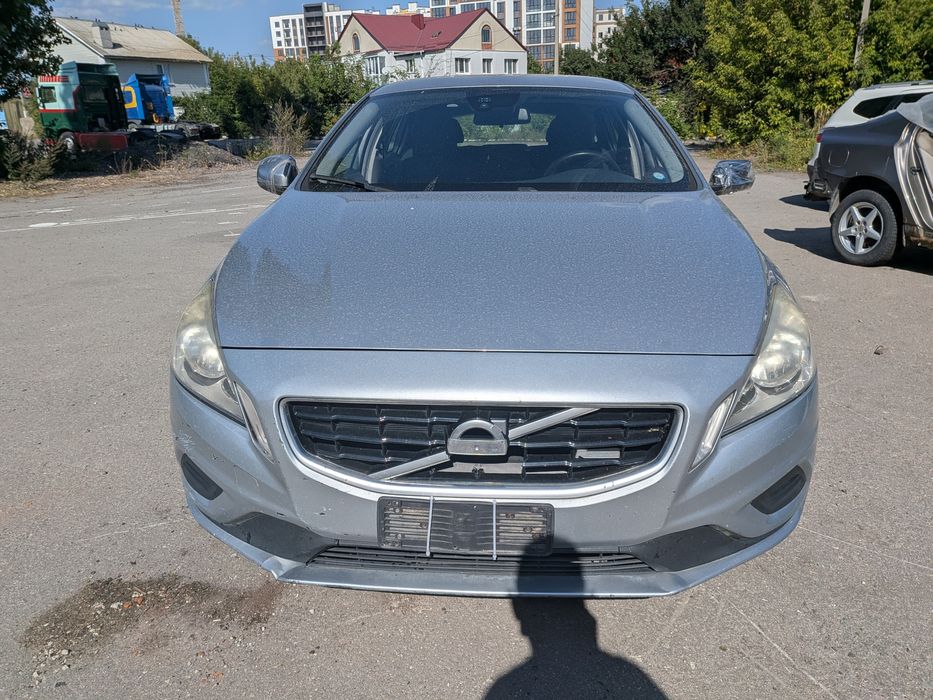 Бампер Volvo V60 2011р 1.6d2