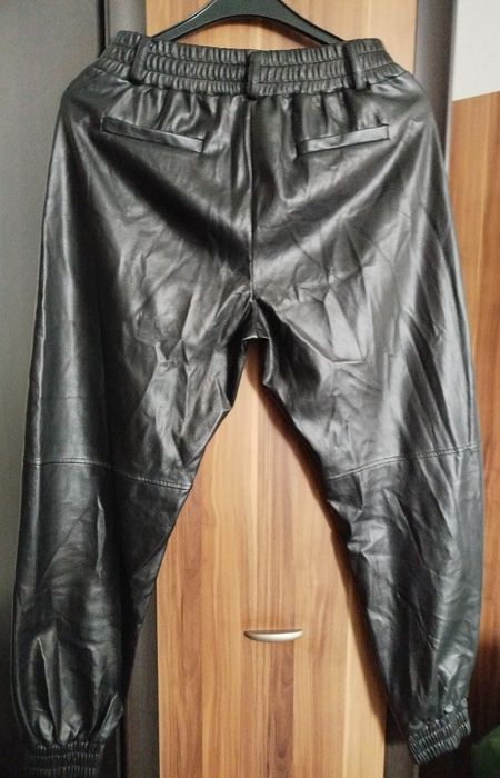 Spodnie damskie Reserved Eco skóra rozmiar L stan idealny