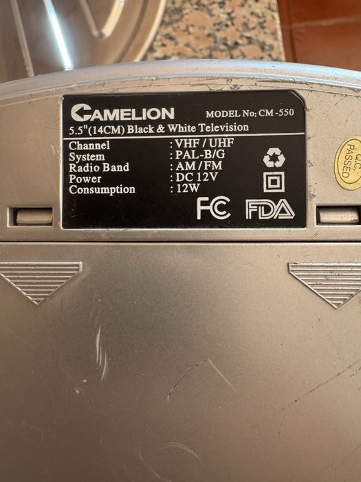Vendo mini televisão portátil com rádio AM/FM