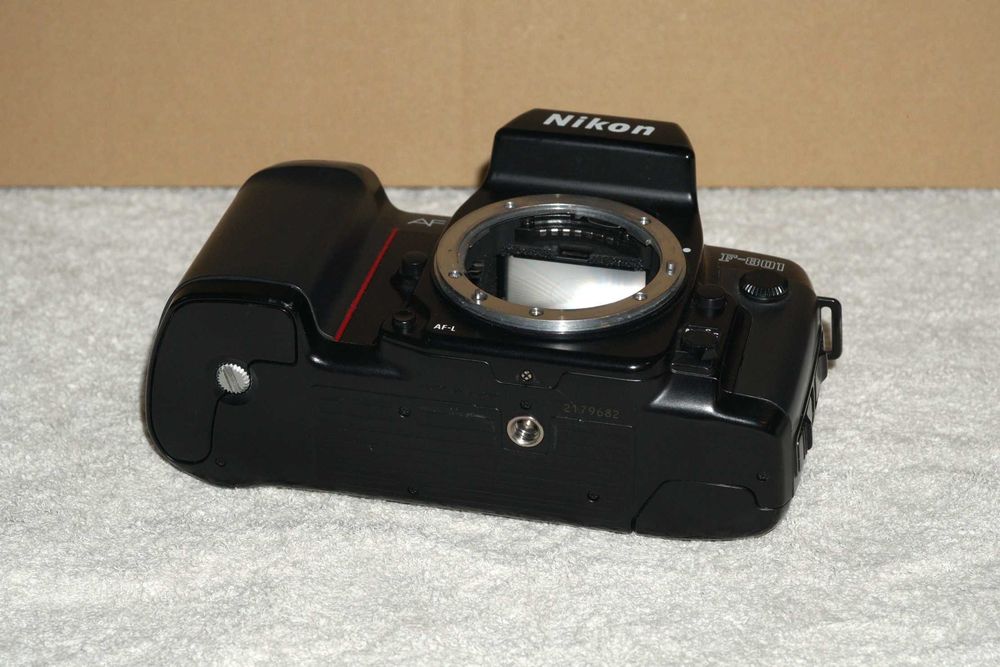 Nikon F-801 + AF 28mm f/2.8
