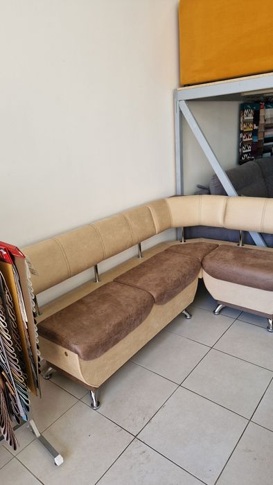 Продам кухонний кутовий диванчик