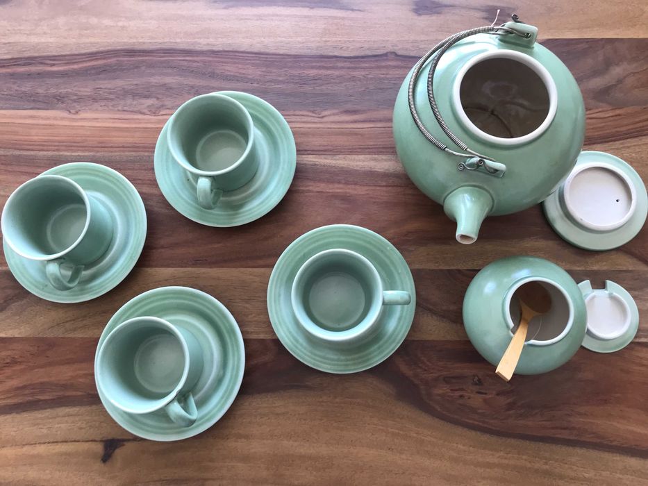 Complete tea service423543445599692801