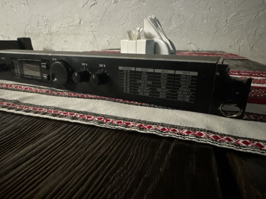 ALESIS MICROVERB 4 Сигнальний процесор