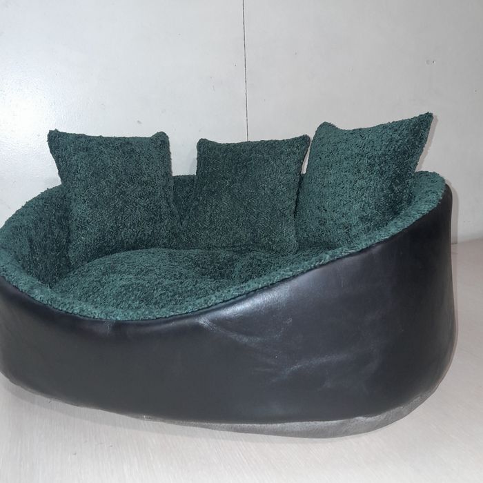 Лежанки для собак і котів