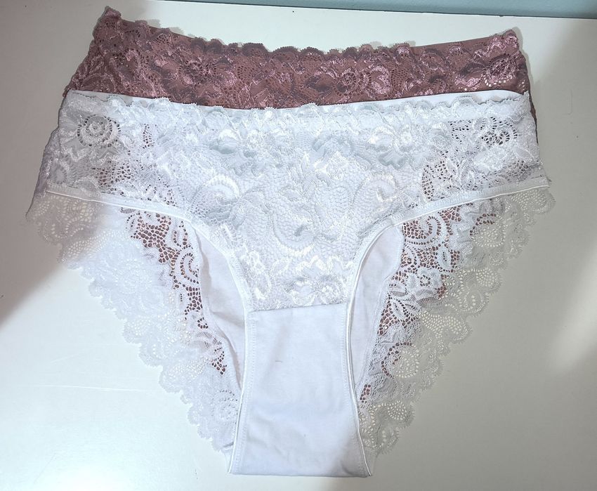 2 sztuki - Nowe koronkowe figi damskie - XXL -