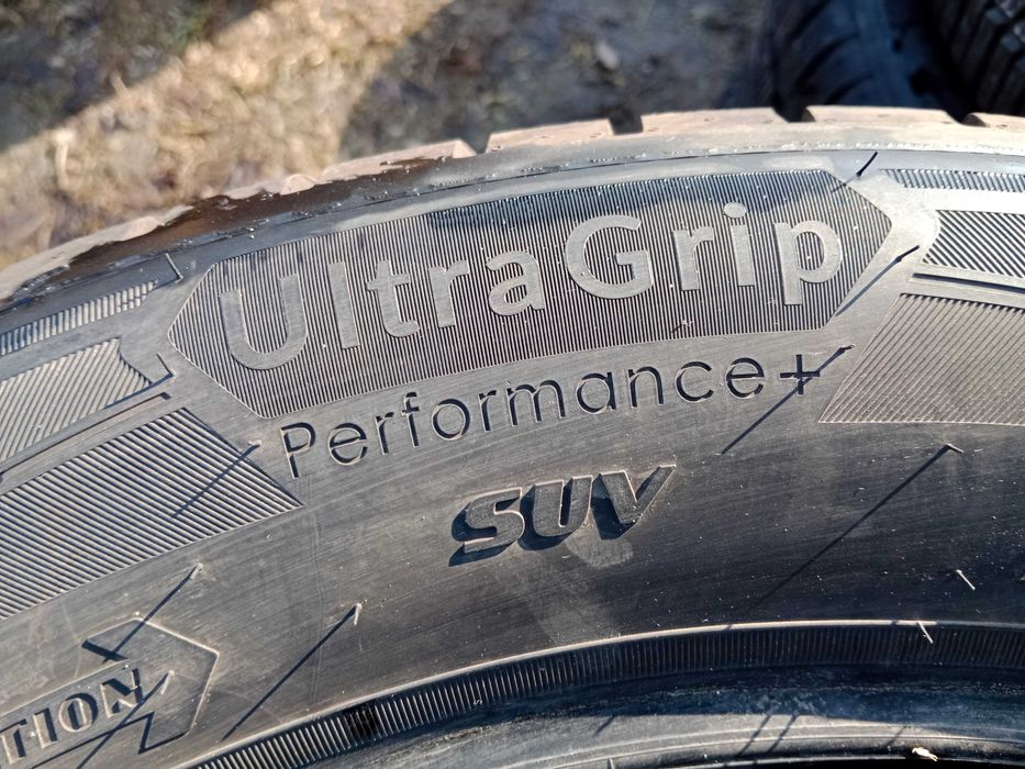 Opona używana 235/60R19 Goodyear Ultra Grip Performance + SUV 1szt.