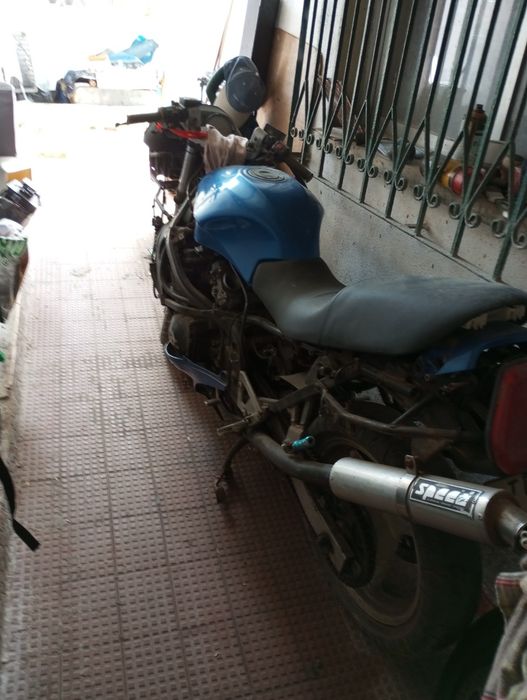 Suzuki.  GSX-750f. de 1992 com documentos