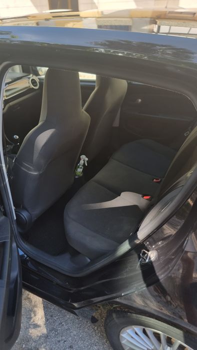 Volkswagen up! 1.0 (2012) em Estado Impecável – Apenas 102.000 km