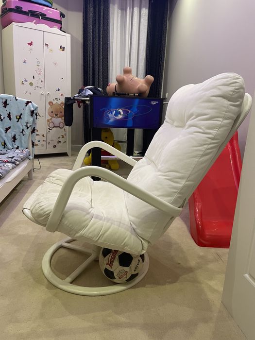 Fotel obrotowy do karmienia