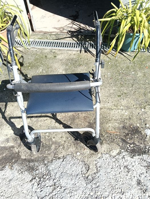 Vendo andarilho em alumínio