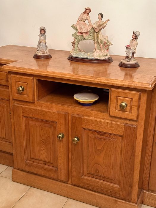 Aparador de sala em madeira