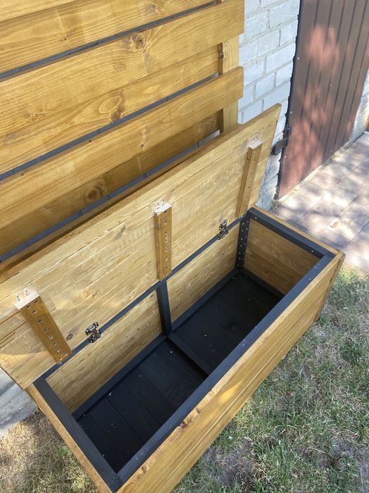 Skrzynia z Pergolą i Doniczkami