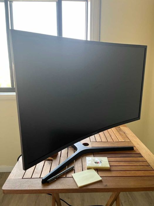 Monitor Samsung C32HG70QQU - Usado