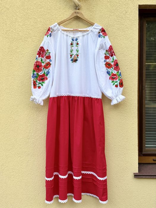 Продам вишиту сукню