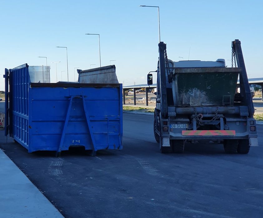 CARRINHAS e CONTENTORES para recolha de todo o tipo de entulho de obra
