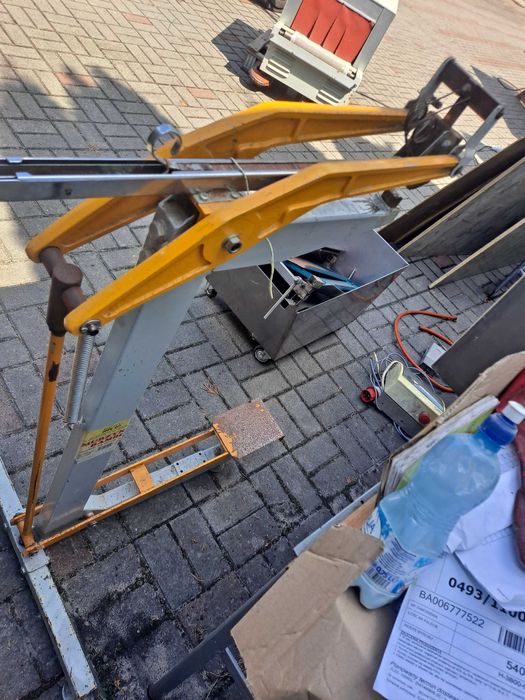 Zszywacz nożny mechaniczny do kartonów