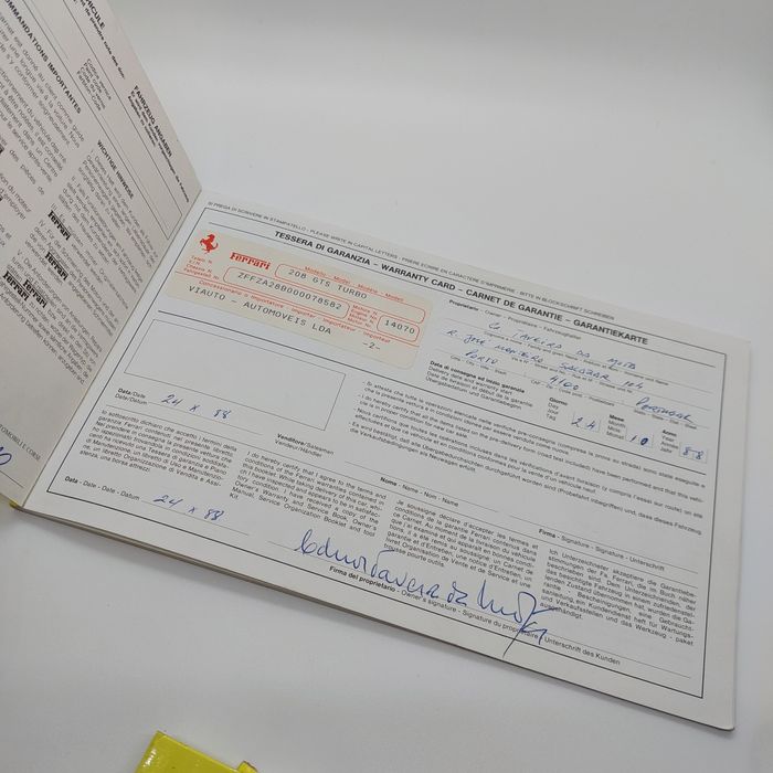 Catálogo e manual de instruções Ferrari