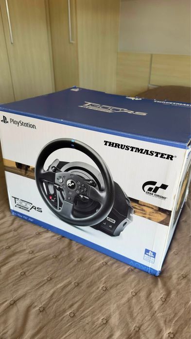 Playseat EVO e Thrustmaster T300 RS GT