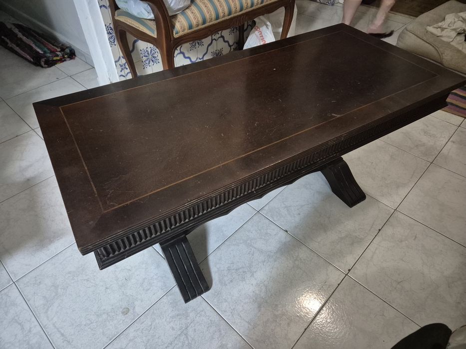 Mesa de centro em madeira maciça