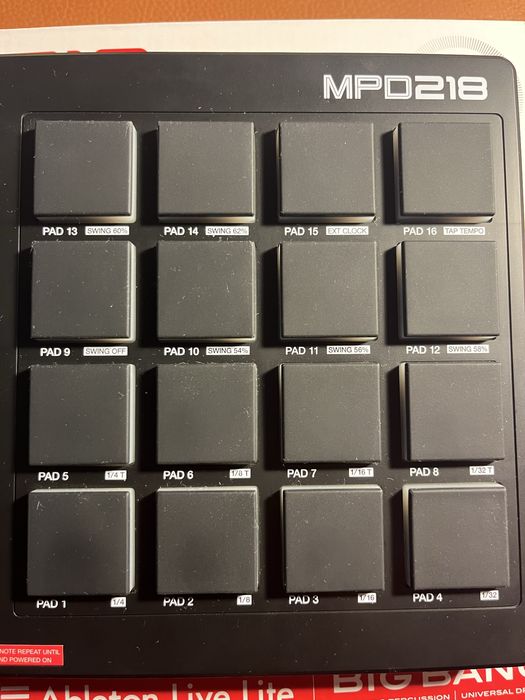 Controlador AKAI MPD 218