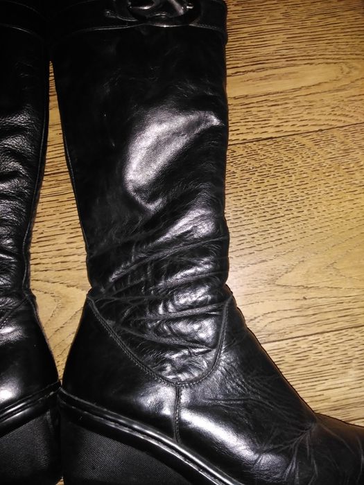 Срочно!Сапоги зима кожані на овчині 37 розмір на танкетці майже нові