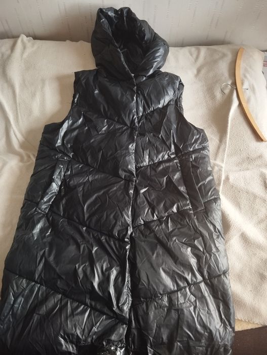 Długi bezrękawnik puchowy Reserved