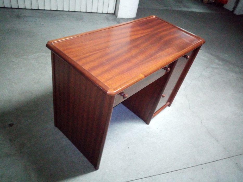 Secretaria 120x60 com cadeira, 2 gavetas e arrumação