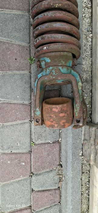 Продам центральний винт т 150.