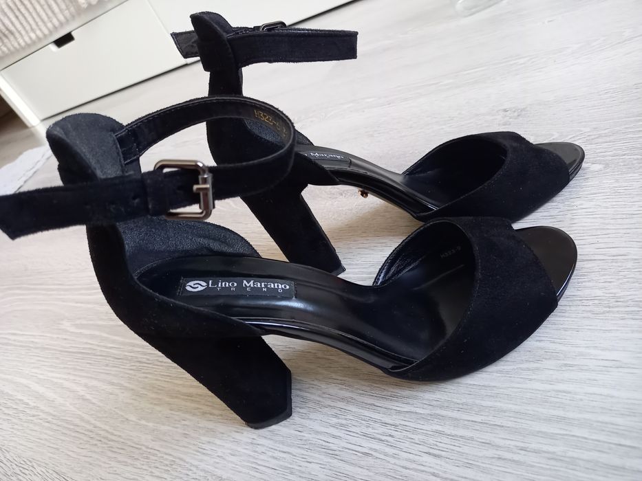 Босоніжки чорні 39 розмір