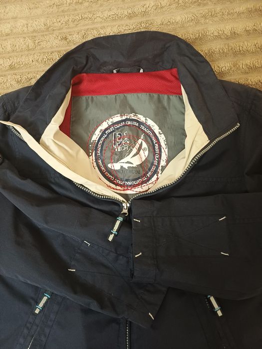 Куртка , вітрівка.