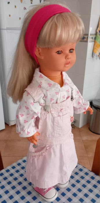 BONECA ANTIGA,CRIANÇA BRINCAR OU COLEÇÃO.Casa,Quarto,Sala,Colecção.