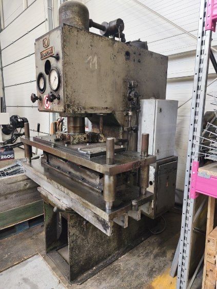 Prasa  VEB Starkstrom