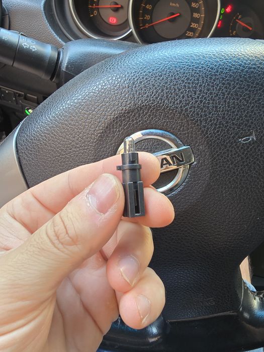 Nissan tiida, note лампа бардачка, лампа підстаканників.