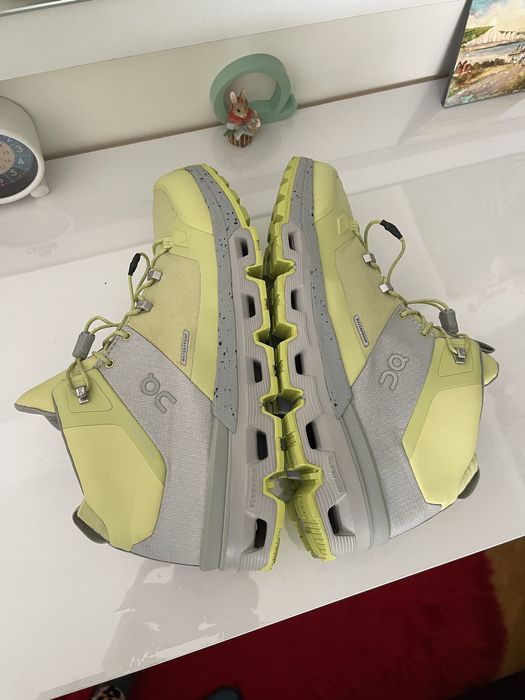 Зимові кросівки on cloudrock waterproof