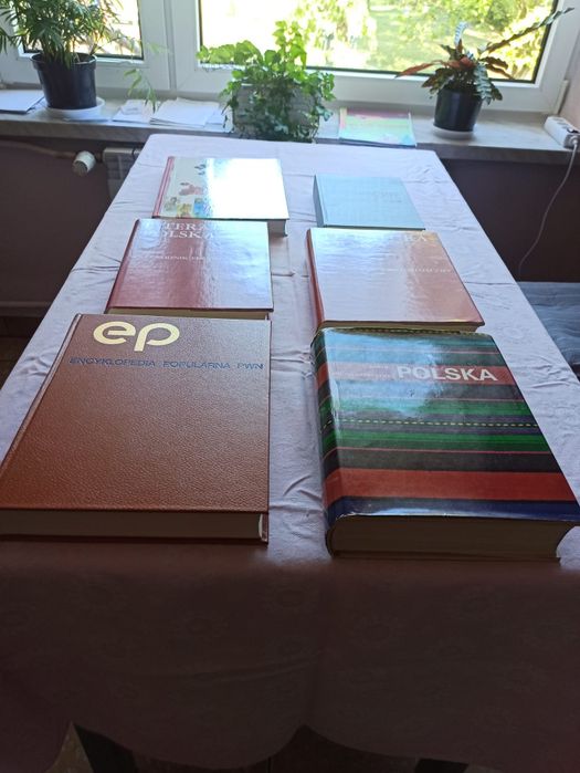 Książki z dawnych lat stare PRL dzieła słowniki