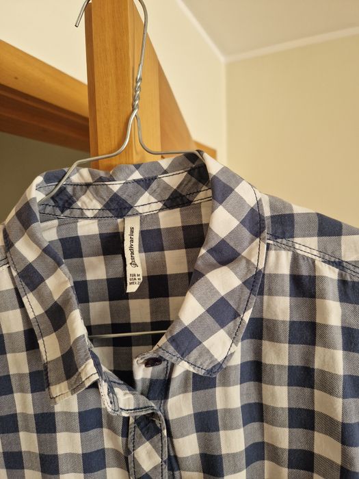 Camisa de senhora "Stradivarius", azul e branca, M