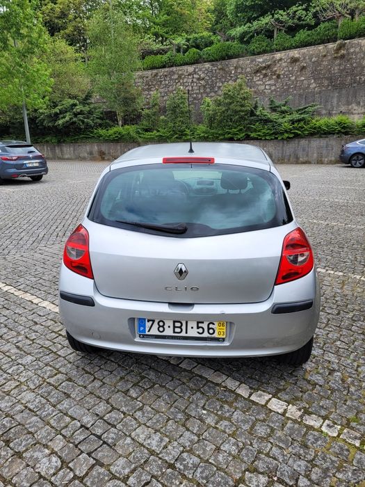 Carro Clio Renault