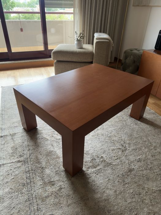 Mesa em madeira de cerejeira – Elegante e resistente