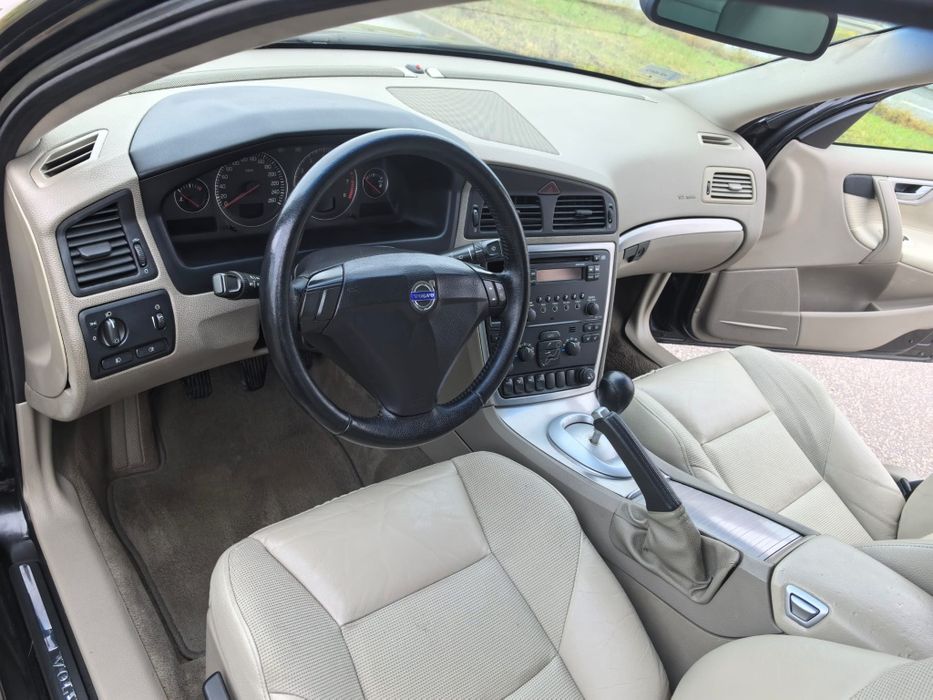 Volvo S60_2.4 Benzyna_260 tyś_Salon Polska_Mega Zadbane