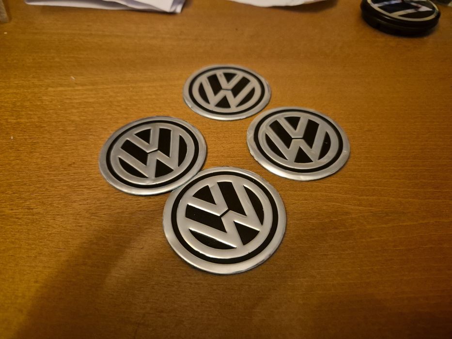 Nakleki Vw czrno srebne średnica 59mm
średnica
