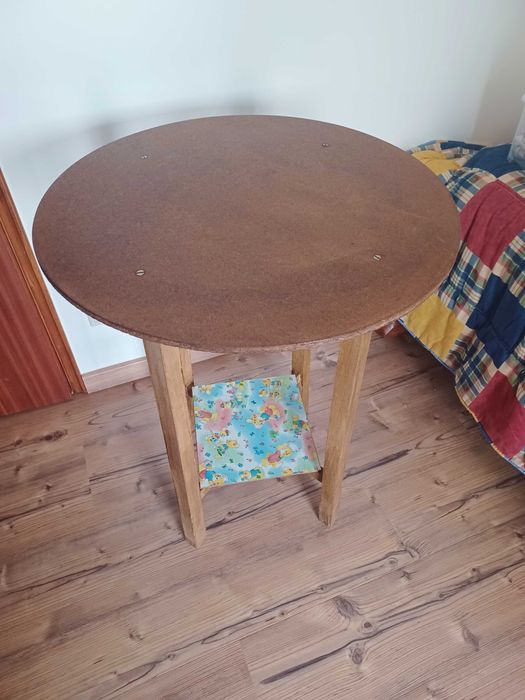 Mesa camilha com toalha