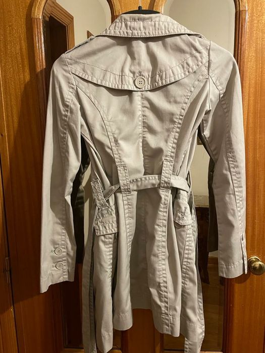 Gabardine beje Bershka