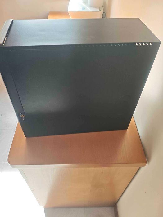 Caixa HP Preta de Computador Fixo Micro-ATX