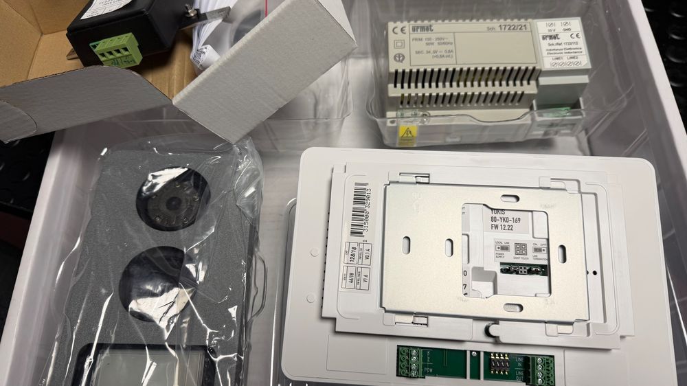 URMET- NOWY zestaw jednorodzinny mini notę+ z videom monitorem