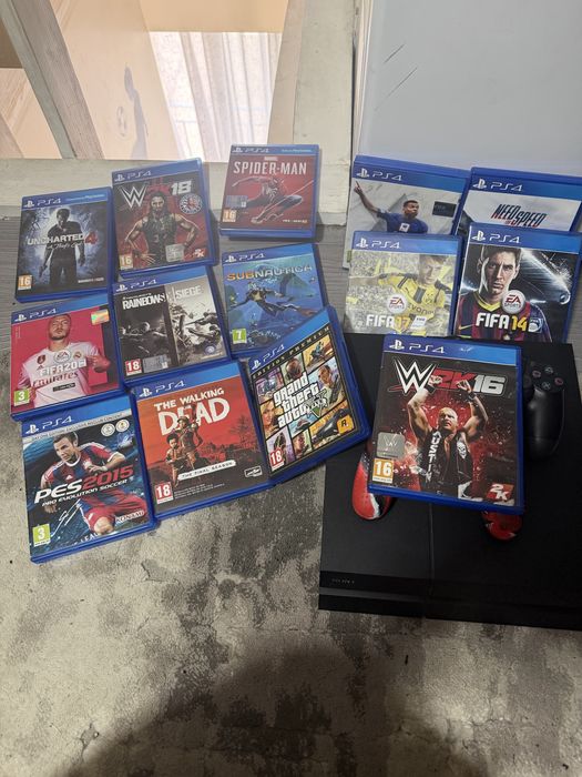 Ps4 com 13 jogos + 2 comandos e com cabos