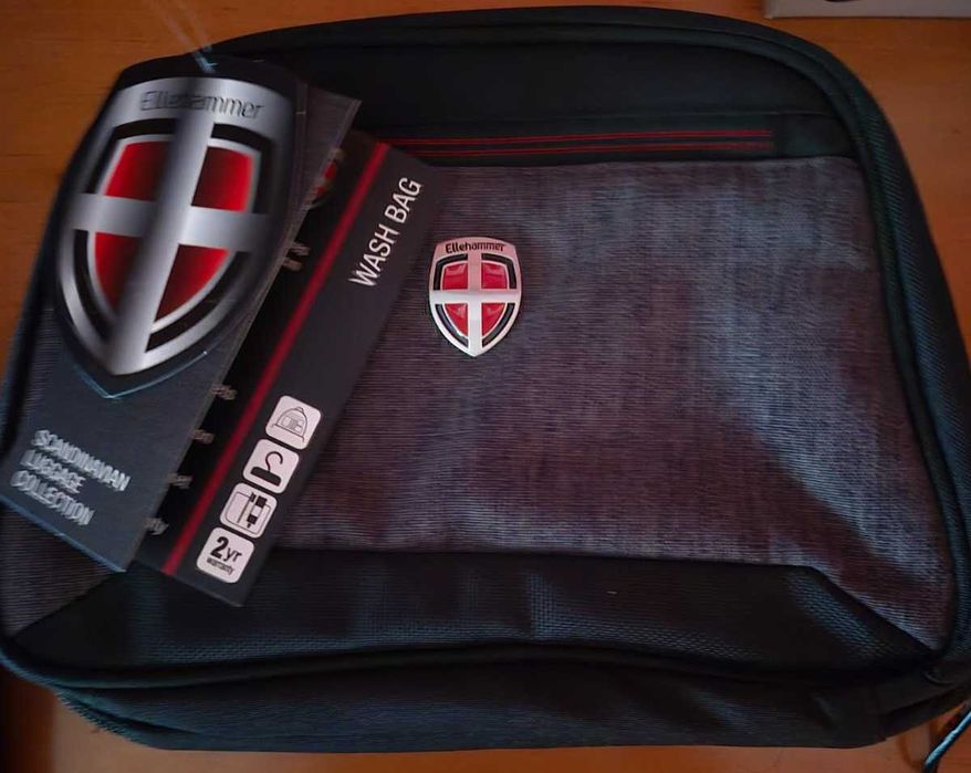 Kosmetyczka Ellehammer do zawieszenia